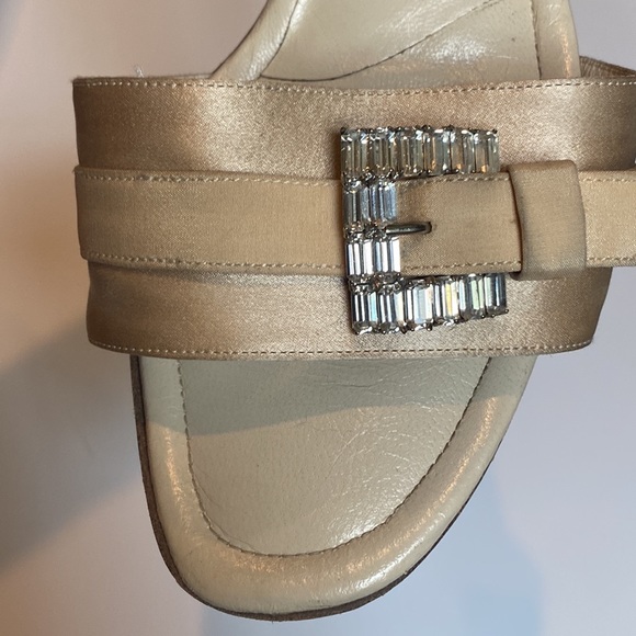 Manolo Blahnik 40 cream leather & satin slide, kitten heels, crystal buckle - Picture 8 of 9